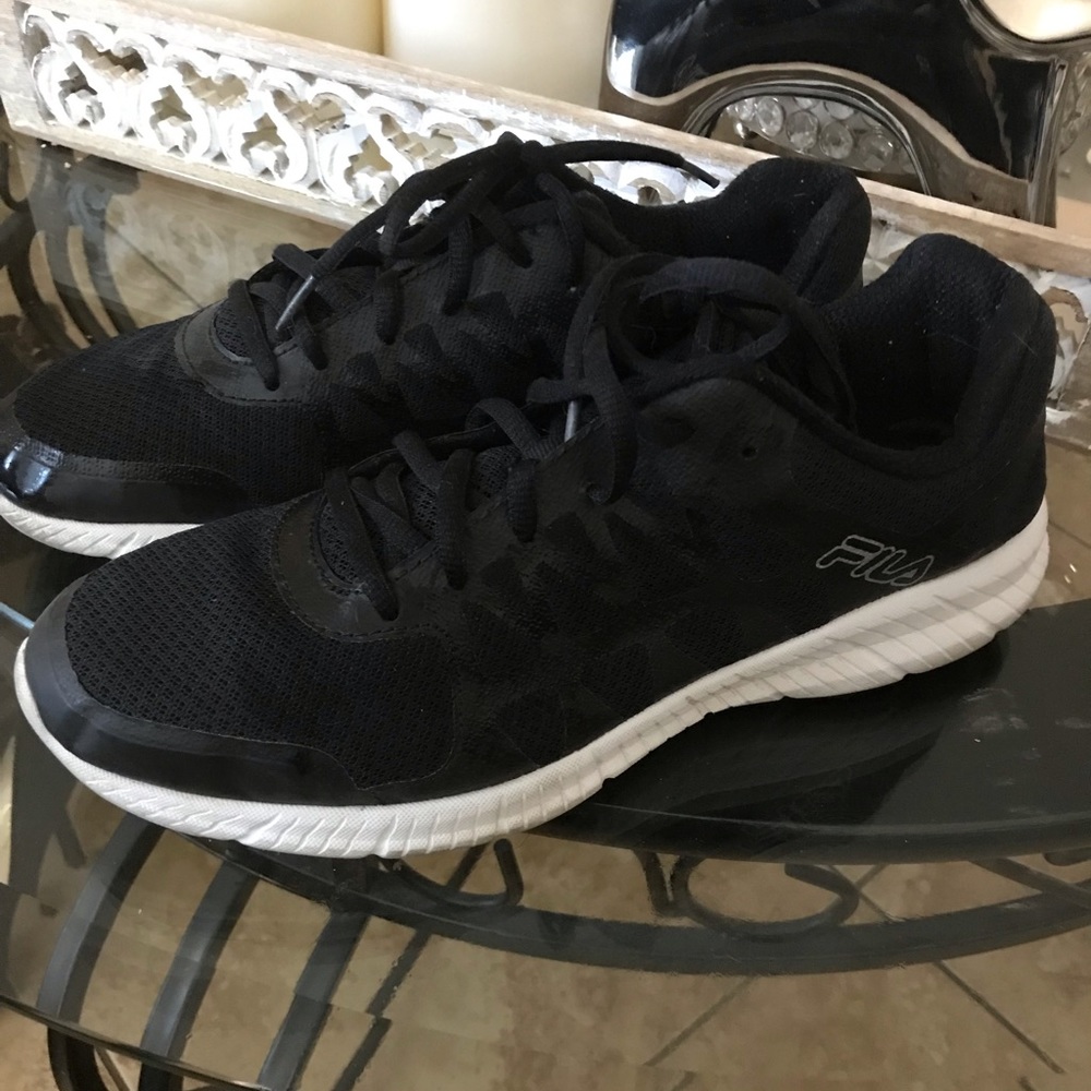 Tennis shoes
